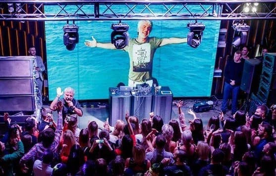 Светодиодный экран в ресторане Del Mar