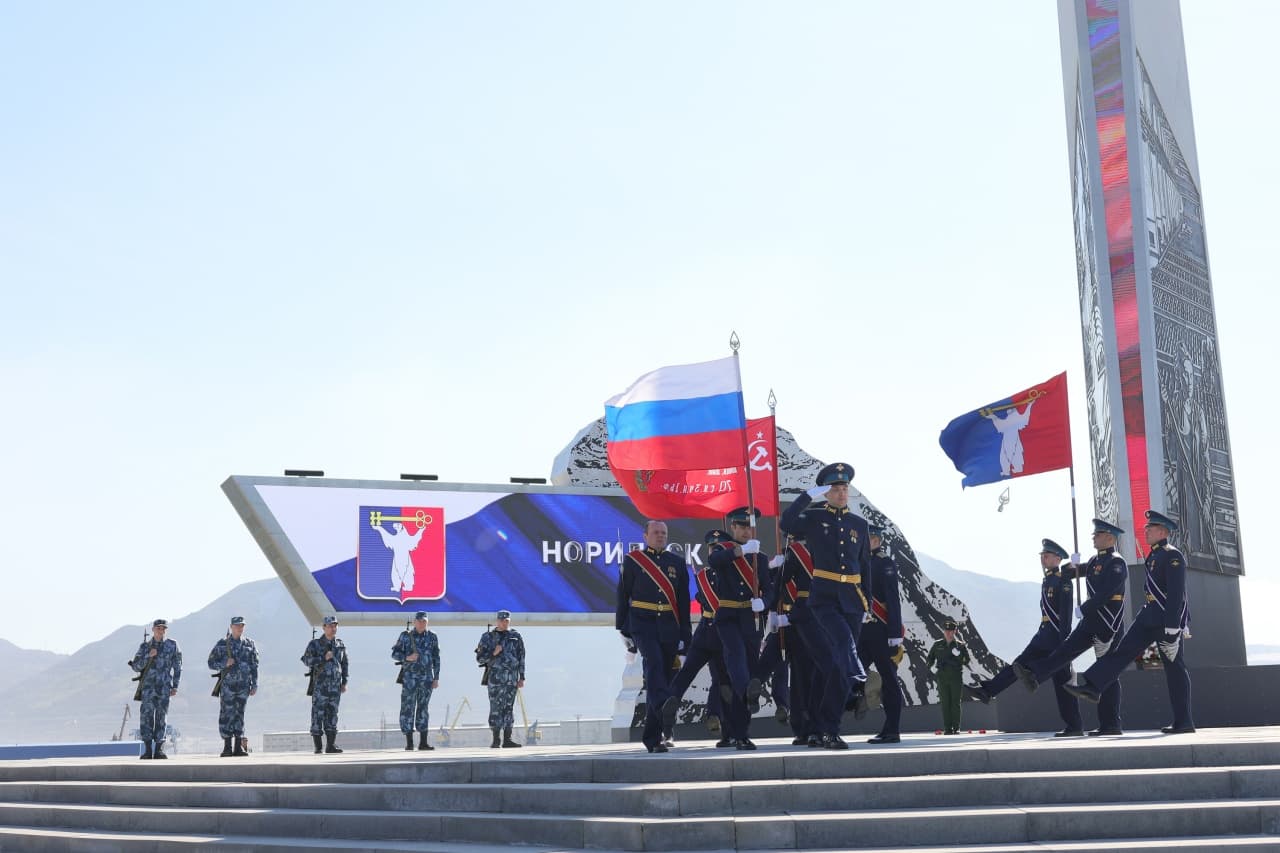 Светодиодные экраны на стеле «Город трудовой доблести» Норильск