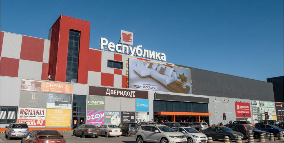 LED экран на здании ТЦ